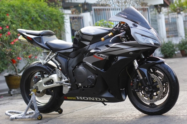 <<ดาวน์ 135,000>> CBR 1000RR ทบแท้ หล่อๆสักคัน