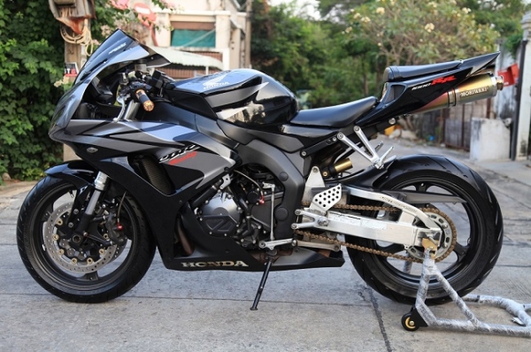 <<ดาวน์ 135,000>> CBR 1000RR ทบแท้ หล่อๆสักคัน