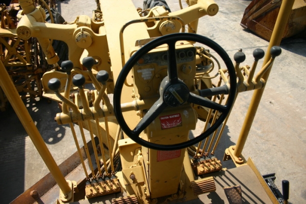 ขาย รถเกรด CATERPILLAR 12G-61M07xxx เก่าญี่ปุ่น สวยมากๆ เดิมๆ 2,400,000 TEL : 087-0339334 (อ็อฟ)