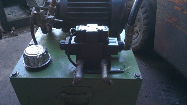 Sell> ขายชุดปั้มไฮดรอลิค พร้อมคอนโทรลไฟฟ้า มอเตอร์ 2 แรง มีชุดวาล์วไฟฟ้าครบ พร้อมใช้งานครับ