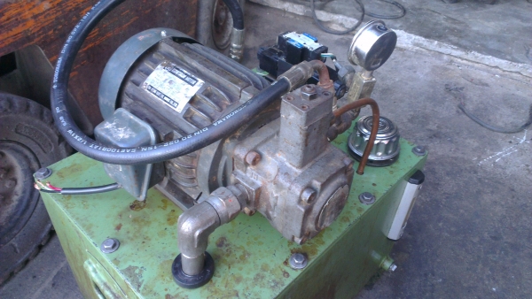 Sell> ขายชุดปั้มไฮดรอลิค พร้อมคอนโทรลไฟฟ้า มอเตอร์ 2 แรง มีชุดวาล์วไฟฟ้าครบ พร้อมใช้งานครับ