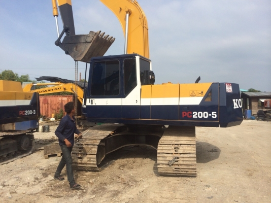 ขายรถแมคโครPC200-5 ไฟฟ้าครบ โซ่ใหม่ เอกสารเล่มทะเบียน สภาพพร้อมใช้ สนใจติดต่อ บอย 085-156-2314