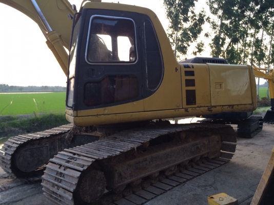 ขายรถแมคโครPC200-6 พร้อมหัวเจาะ ซีเรียล9xxxx สภาพพร้อมใช้ สนใจติดต่อ บอย 085-156-2314