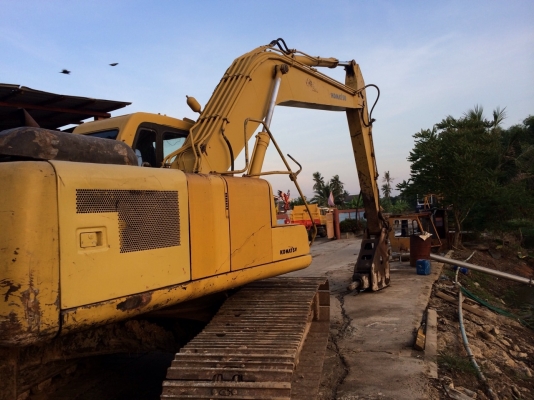 ขายรถแมคโครPC200-6 พร้อมหัวเจาะ ซีเรียล9xxxx สภาพพร้อมใช้ สนใจติดต่อ บอย 085-156-2314