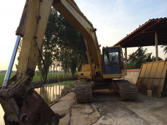 ขายรถแมคโครPC200-6 พร้อมหัวเจาะ ซีเรียล9xxxx สภาพพร้อมใช้ สนใจติดต่อ บอย 085-156-2314