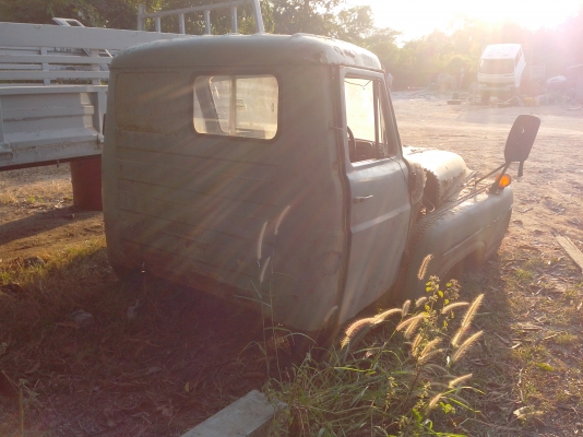 ขายเก๋งหัวยาว ISUZU TX มีประตู ตามสภาพ ขายเก๋งหัวยาว ISUZU TX มีประตู ตามสภาพ