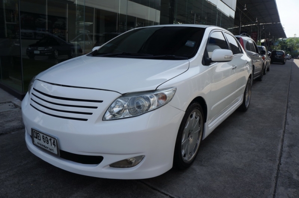TOYOTA ALTIS ปี 2009 เกียร์ AUTO สีขาวสวย ล้อMAX เบาะหนัง กระจกไฟฟ้า ชุดแต่งรอบคัน รถสวยจัด ราคาโดนใจ ฟรีดาวน์ จัดไฟแนท์ได้เต็ม ติดแบ็คลิสออกรถได้