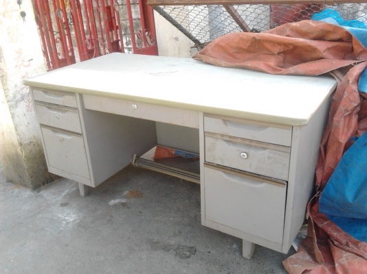 ขายโต๊ะสำนักงาน 1.800 บาท