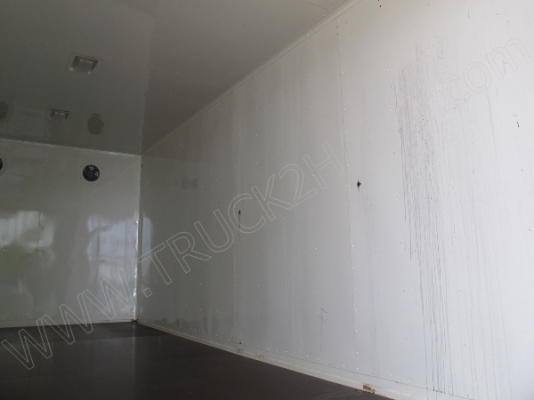 รถบรรทุก 6 ล้อ บรรทุกตู้ ยี่ห้อ HINO  136 แรงม้า