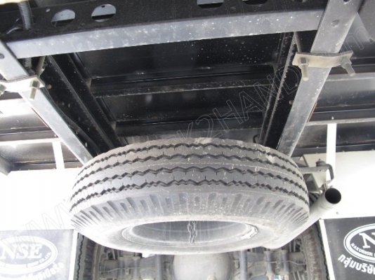 รถบรรทุก 6 ล้อ บรรทุกตู้ ยี่ห้อ HINO  136 แรงม้า