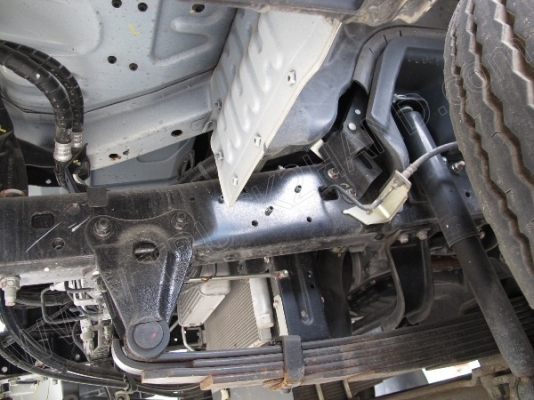 รถบรรทุก 6 ล้อ บรรทุกตู้ ยี่ห้อ HINO  136 แรงม้า