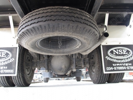 รถบรรทุก 6 ล้อ บรรทุกตู้ ยี่ห้อ HINO  136 แรงม้า