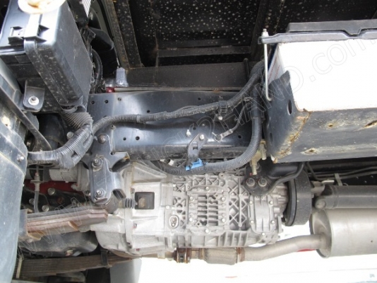 รถบรรทุก 6 ล้อ บรรทุกตู้ ยี่ห้อ HINO  136 แรงม้า