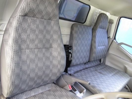 รถบรรทุก 6 ล้อ บรรทุกตู้ ยี่ห้อ HINO  136 แรงม้า