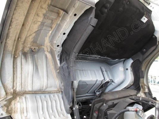 รถบรรทุก 6 ล้อ บรรทุกตู้ ยี่ห้อ HINO  136 แรงม้า