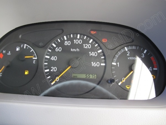 รถบรรทุก 6 ล้อ บรรทุกตู้ ยี่ห้อ HINO  136 แรงม้า