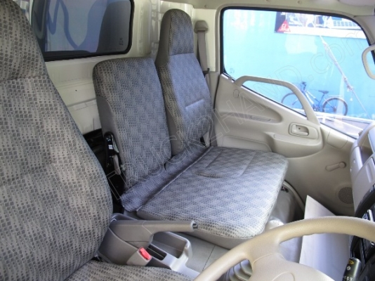 รถบรรทุก 6 ล้อ บรรทุกตู้ ยี่ห้อ HINO  136 แรงม้า