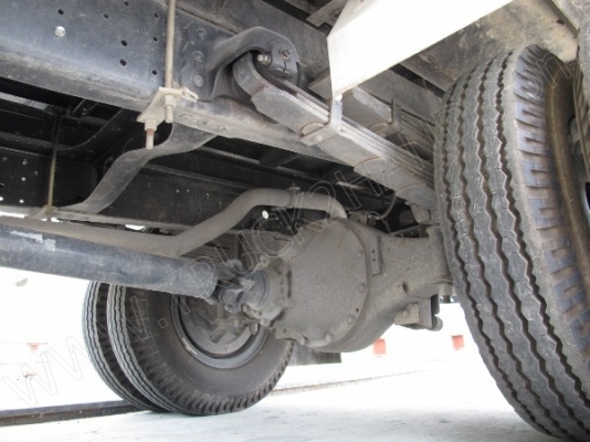 รถบรรทุก 6 ล้อ บรรทุกตู้ ยี่ห้อ HINO  136 แรงม้า