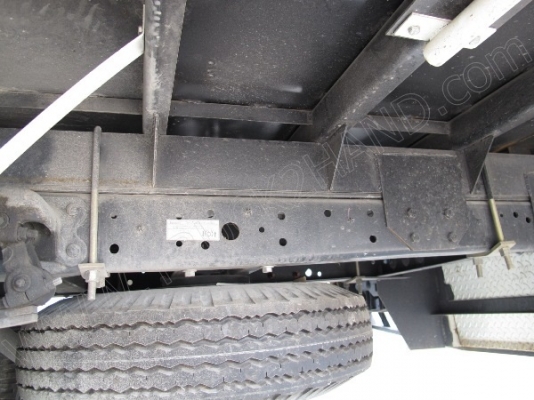 รถบรรทุก 6 ล้อ บรรทุกตู้ ยี่ห้อ HINO  136 แรงม้า