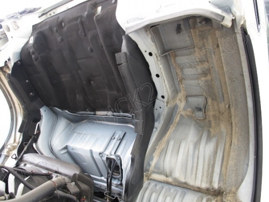 รถบรรทุก 6 ล้อ บรรทุกตู้ ยี่ห้อ HINO  136 แรงม้า