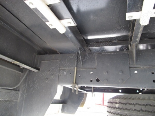 รถบรรทุก 6 ล้อ บรรทุกตู้ ยี่ห้อ HINO  136 แรงม้า