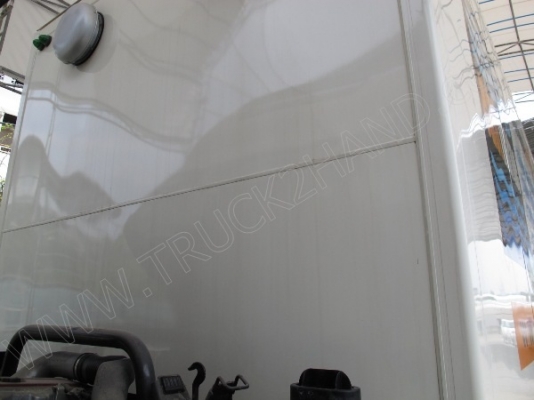 รถบรรทุก 6 ล้อ บรรทุกตู้ ยี่ห้อ HINO  136 แรงม้า