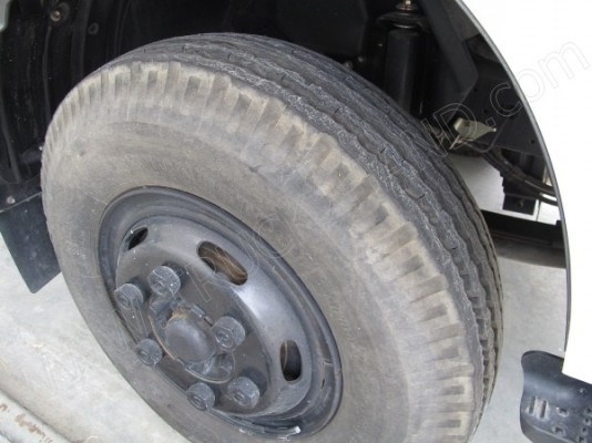 รถบรรทุก 6 ล้อ บรรทุกตู้ ยี่ห้อ HINO  136 แรงม้า