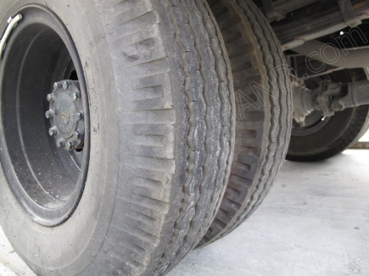 รถบรรทุก 6 ล้อ บรรทุกตู้ ยี่ห้อ HINO  136 แรงม้า