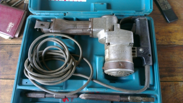 Sell> ขายแย็กเหล็ก makita HM1201 ตัวโครงสร้างแข็งแรง ใช้สำหรับงานกระแทก พร้อมใช้งาน