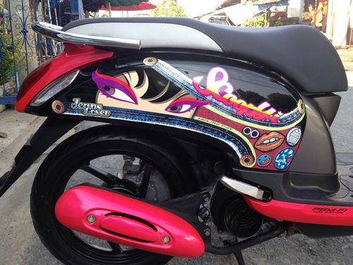 SCOOPY I ตัวใหม่ล่าสุดล้อแม็คซ์ ลายJEANS LOVERรถปี2013รถ4เดือนวิ่ง2xxxโลสวยสภาพป้ายแดง