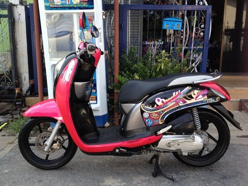 SCOOPY I ตัวใหม่ล่าสุดล้อแม็คซ์ ลายJEANS LOVERรถปี2013รถ4เดือนวิ่ง2xxxโลสวยสภาพป้ายแดง