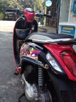 SCOOPY I ตัวใหม่ล่าสุดล้อแม็คซ์ ลายJEANS LOVERรถปี2013รถ4เดือนวิ่ง2xxxโลสวยสภาพป้ายแดง