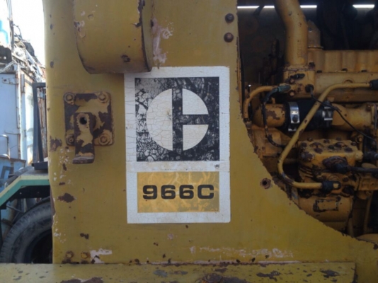 ต้องการขายรถตักCAT 966C