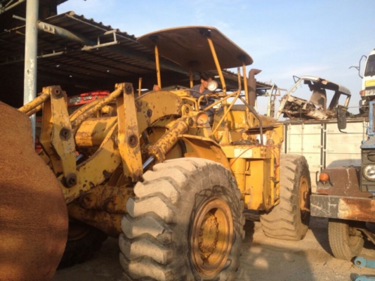 ต้องการขายรถตักCAT 966C