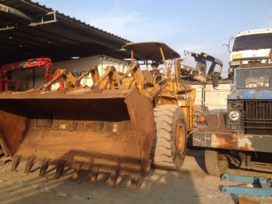 ต้องการขายรถตักCAT 966C