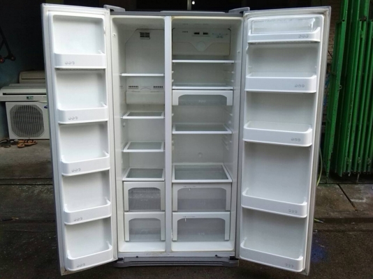 **** ตู้เย็น 2 ประตู เบอร์5 ขายถูก ****