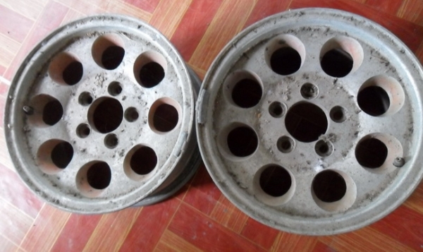 ล้อ  กะทะเหล็ก ล้อแม็กมีเป็นชุด  และเป็นคู่