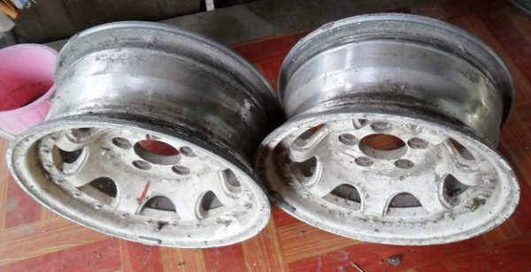ล้อ  กะทะเหล็ก ล้อแม็กมีเป็นชุด  และเป็นคู่