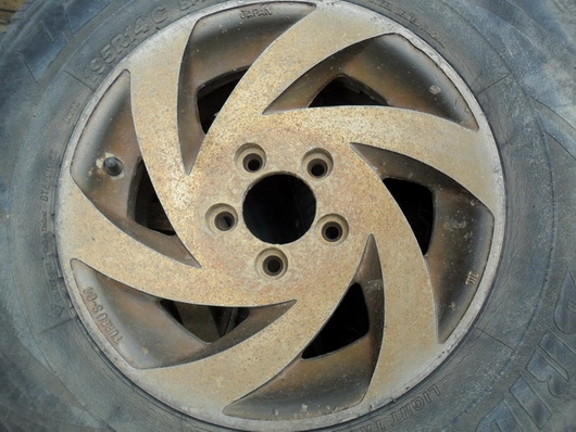 ล้อ  กะทะเหล็ก ล้อแม็กมีเป็นชุด  และเป็นคู่