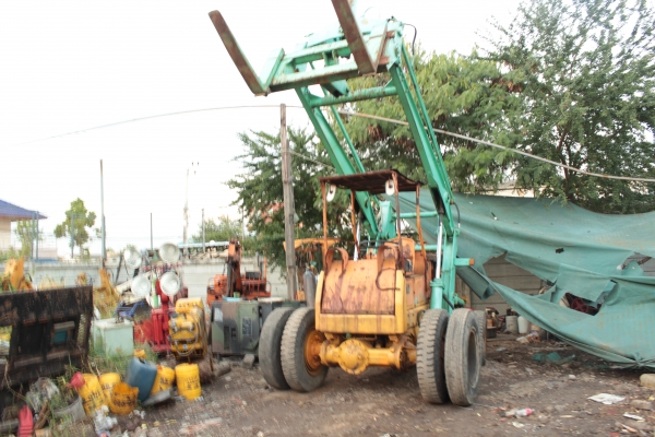 ขายรถคีบอ้อย-ตักล้อยาง-รถยก KOMUTSU SD20-4 แรงดีรับปนระกัน ราคา 260,000บาท