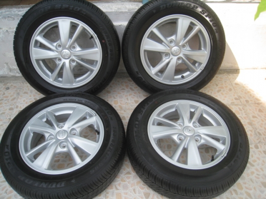 ขายล้อแม็กป้ายแดง Toyota Avanza 15"x5" et45 4 รู 114.3 + ยางยางผลิตสัปดาห์ที่ 41 ปี13 พร้อมน็อตล้อเดิม  สนใจติดต่อเล็กคลองสาม (081-3747940)