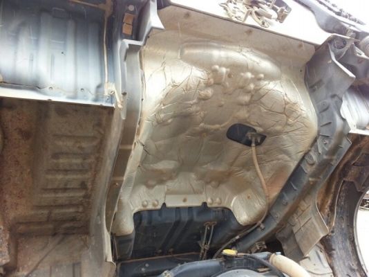 รถฮีโน่ 6 ล้อดั้ม 170 แรงม้า ปี 50  ( รถวิ่ง 4x,xxx กม. )   สนใจติดต่อ 081 - 6079515