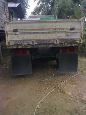 รถอีซูซุ 6 ล้อดั้ม NPR 150 แรงม้า ปี 54   สนใจติดต่อ 081 - 6079515