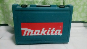 เครื่องสกัดคอนกรีตไฟฟ้ายี่ห้อmakita รุ่น hm0810T สภาพดีมากๆ พร้อมใช้งานครับ