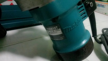 เครื่องสกัดคอนกรีตไฟฟ้ายี่ห้อmakita รุ่น hm0810T สภาพดีมากๆ พร้อมใช้งานครับ
