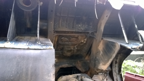 (ขายไปลำปาง)HINO KL300 6ล้อดั้มยิงหน้า ยาง900 รถเดิมๆคัสซีสวย เครื่อง เกียร์เดิม มีเล่มทะเบียนพร้อม