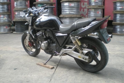 ขาย cb400 ท่อสูตรทั้งเส้น สีใหม่ เครื่องดีมาก สพม. 53000บาทด่วน