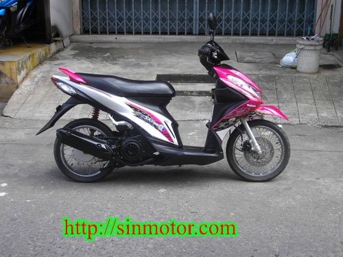 ขาย Skydrive 125cc.หัวฉีด สีชมพู-ขาว รถ11เดือน ขับแค่9000โล รับประกันศูนย์5ปี ราคา 18500 บาท