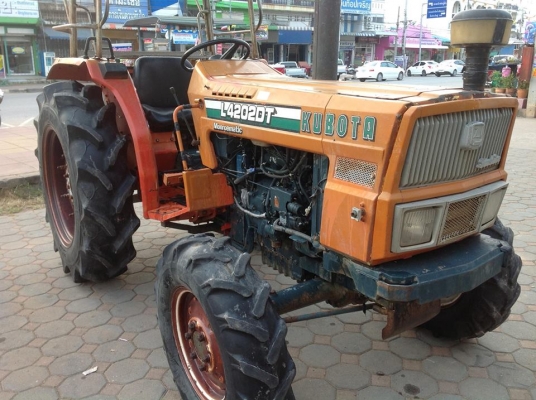 รถแทรกเตอร์คูโบต้า L4202 สภาพดีมากๆ เดิมๆ พร้อมใช้งาน เครื่องดี มีผานหลัง 1 พวง รถแทรกเตอร์คูโบต้า L4202 สภาพดีมากๆ เดิมๆ พร้อมใช้งาน เครื่องดี มีผานหลัง 1 พวง