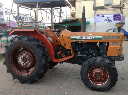 รถแทรกเตอร์คูโบต้า L4202 สภาพดีมากๆ เดิมๆ พร้อมใช้งาน เครื่องดี มีผานหลัง 1 พวง รถแทรกเตอร์คูโบต้า L4202 สภาพดีมากๆ เดิมๆ พร้อมใช้งาน เครื่องดี มีผานหลัง 1 พวง